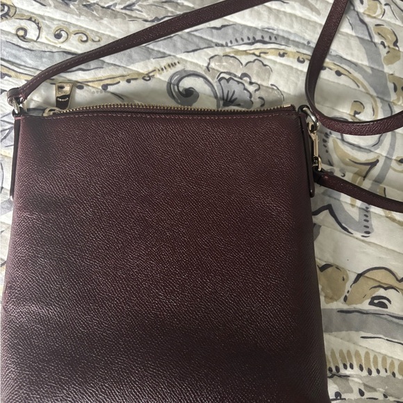 Coach cross body in burgundy with matching wristlet coin purse - Picture 6 of 10